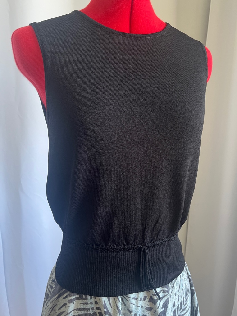 Women’s Black Sleeveless Knit Top